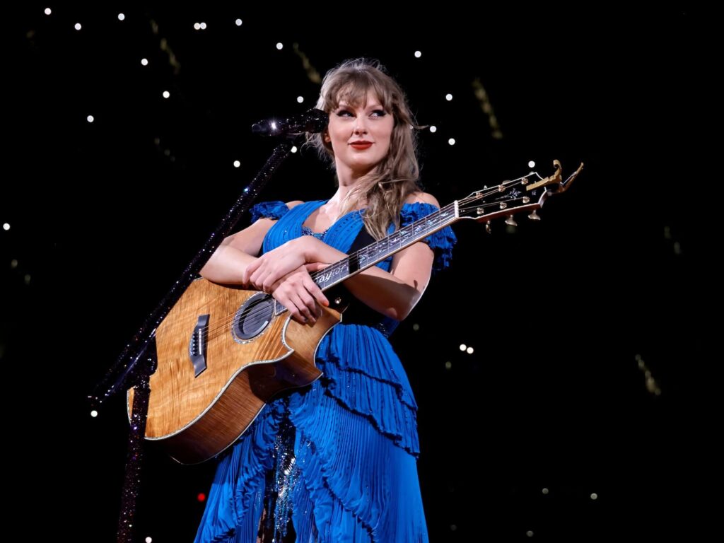 taylor swift guitar